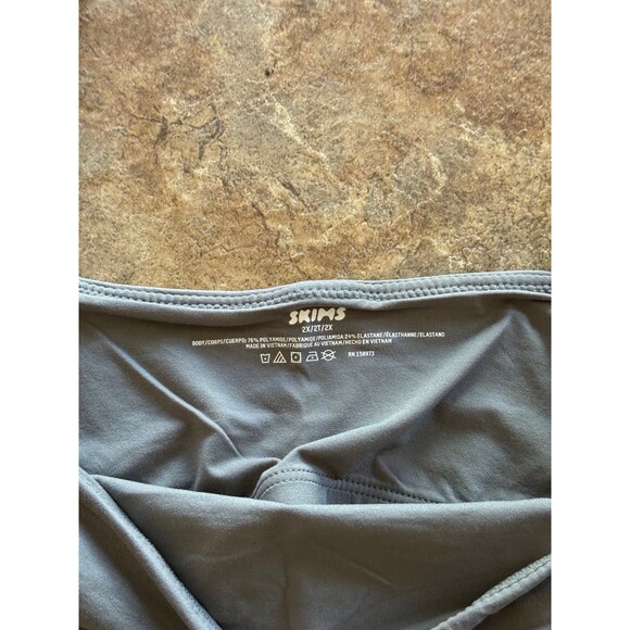 Skims Fits Everybody Cropped Cami Size 2X Gunmetal - Picture 7 of 8